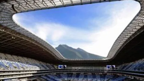 詹姆斯女儿温馨倡议：用微笑拥抱，妈妈温柔相伴